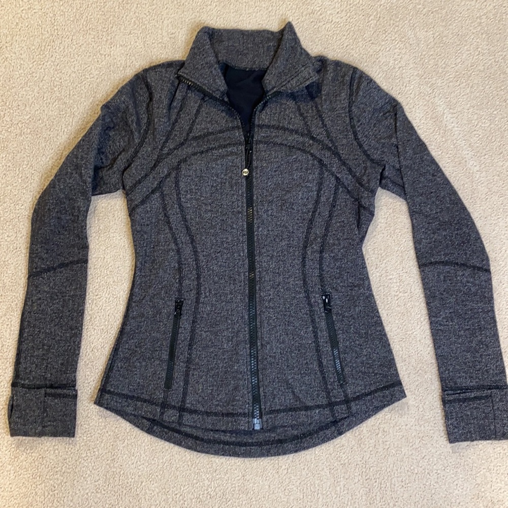 LIKE NEW!! Lululemon Zip Up - Women’s